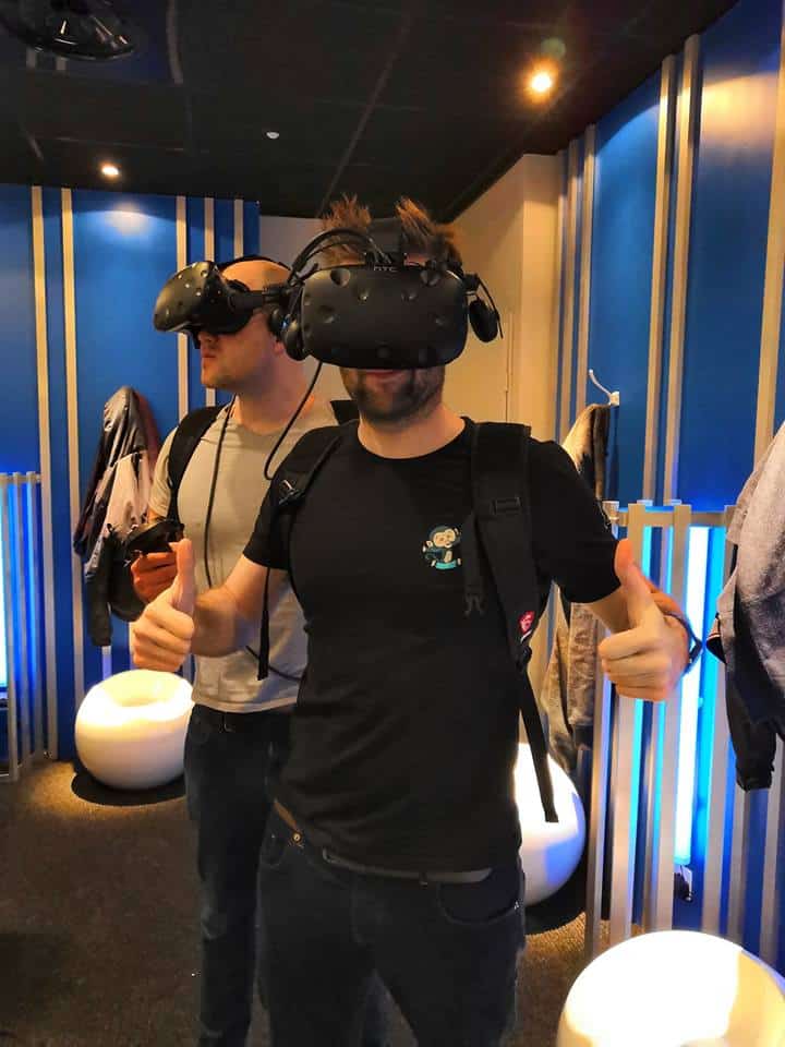 Un Sapiens en plein escape game en réalité virtuelle